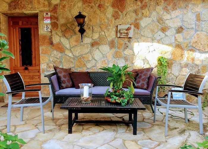 Dom wakacyjny Cala Canyelles Villa & Private Studio With Garden