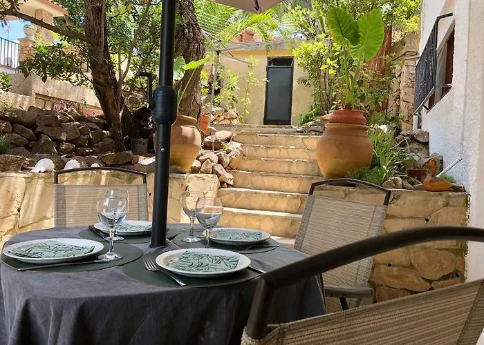 Dom wakacyjny Cala Canyelles Villa & Private Studio With Garden