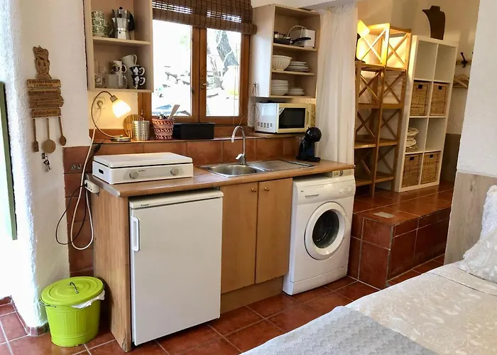 Dom wakacyjny Cala Canyelles Villa & Private Studio With Garden