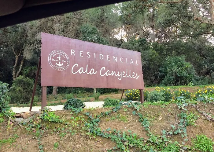 Cala Canyelles Villa & Private Studio With Garden